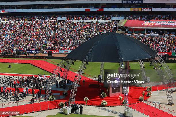 General view of the altar of the late Mexican comedian, screenwriter, TV producer, actor and director Roberto Gomez Bolanos attend his funeral at...