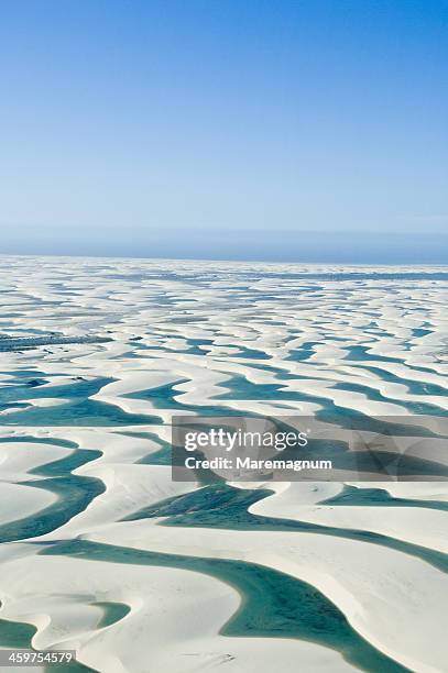 flying over lencois maranheinses national park - lencois maranhenses national park stock-fotos und bilder