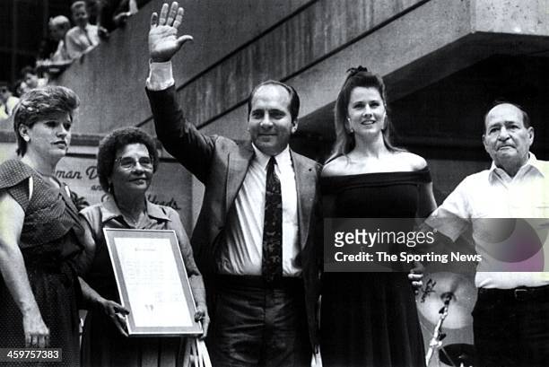 Former Cincinnati Reds catcher Johnny Bench waves to the crowd as he stands with his sister Marilyn, mother Katy, wife Laura, and father Ted Bench,...