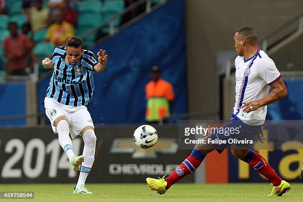 Luan of Gremio in action during the match between Bahia and Gremio as part of Brasileirao Series A 2014 at Arena Fonte Nova on November 30, 2014 in...