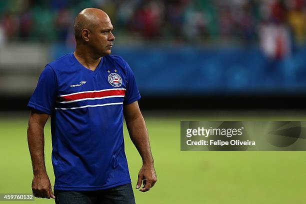 Head coach Charles Fabian of Bahia in action during the match between Bahia and Gremio as part of Brasileirao Series A 2014 at Arena Fonte Nova on...