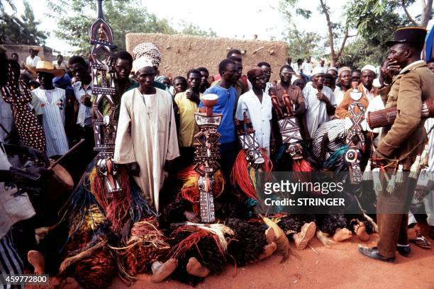 Picture released on November 1972 in Ouagadougou of Burkinabe dancers and musiciens wearing traditional masks during French President Georges...