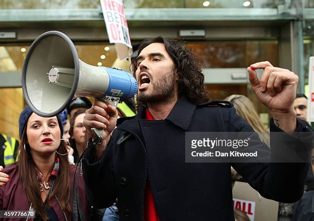 Comedian Russell Brand joins residents and supporters from the New Era housing estate in East London as they demonstrate against US investment...