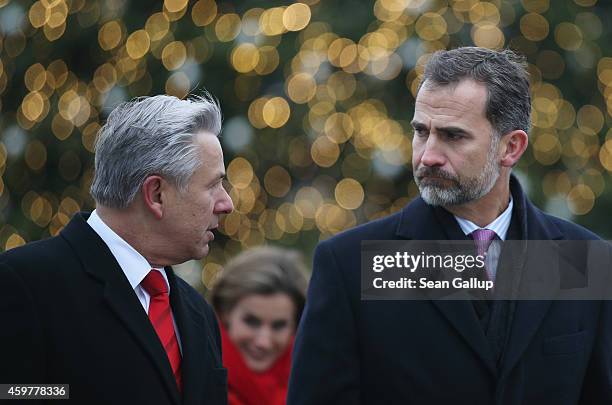 King Felipe VI and Queen Letizia of Spain are accompanied by Berlin Mayor Klaus Wowereit as they visit Brandenburg Gate and walk past a Christmas...