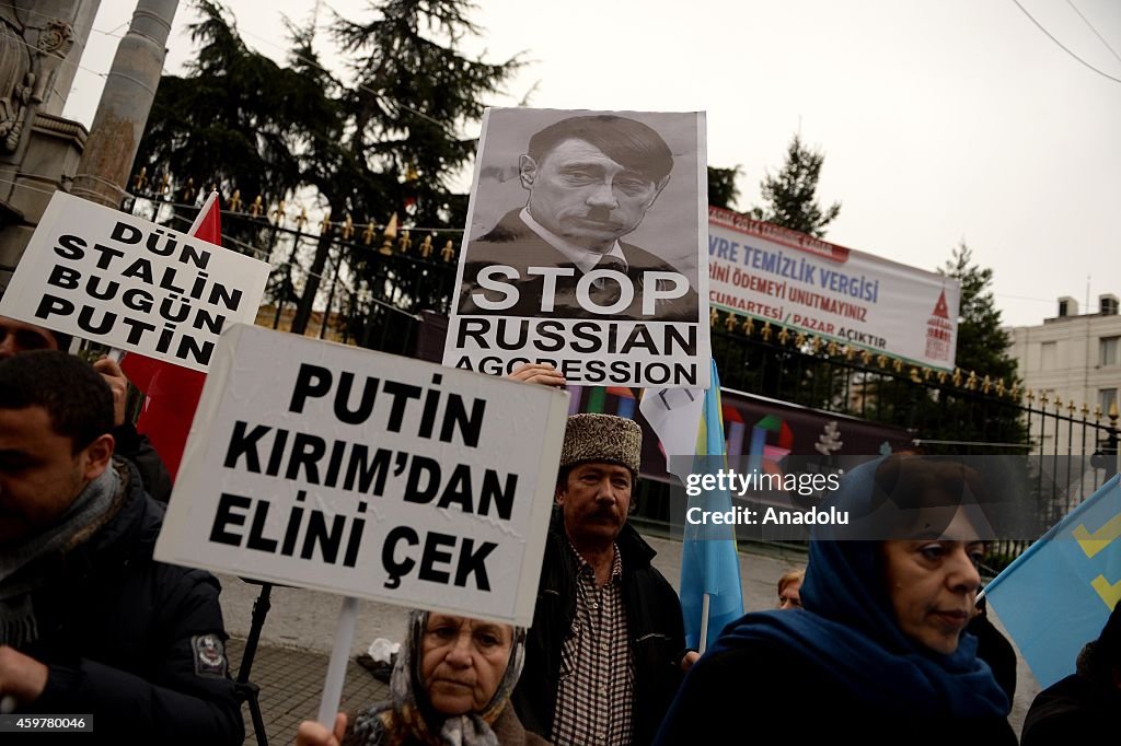 Caucasian-origin kids protest Putin's Turkey visiting in Istanbul