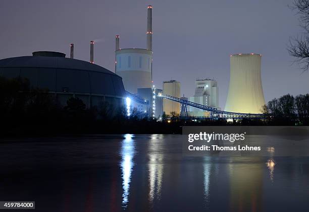 The e.on coal- and gas fired power station 'Staudinger' pictured on December 1, 2014 in Grosskrotzenburg near Hanau, Germany. German utility E.ON has...