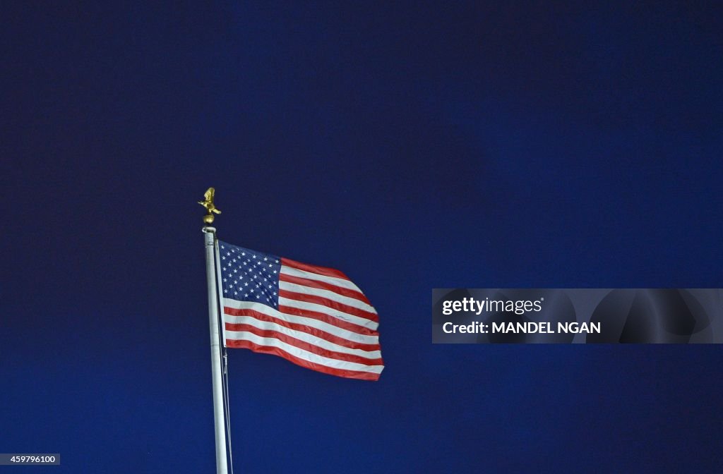 US-POLITICS-FLAG-WHITE HOUSE