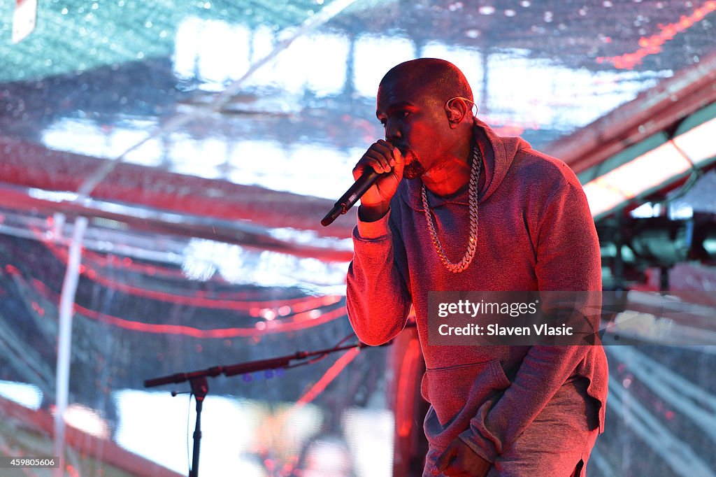 Times Square Goes (Red) with a Surprise World AIDS Day Concert