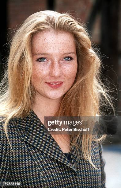 "Katja Studt, ZDF-Weihnachts-6-Teiler ""Clara"" am auf Reiterhof Sudermühlen in der Lüneburger Heide, Deutschland. "