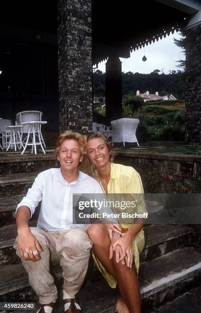 "Albert Fortell, Birte Berg, Kinofilm ""Der Stein des Todes"" am im ""St. Andrews Hotel"" in Nuwara Eliya, Sri Lanka . "