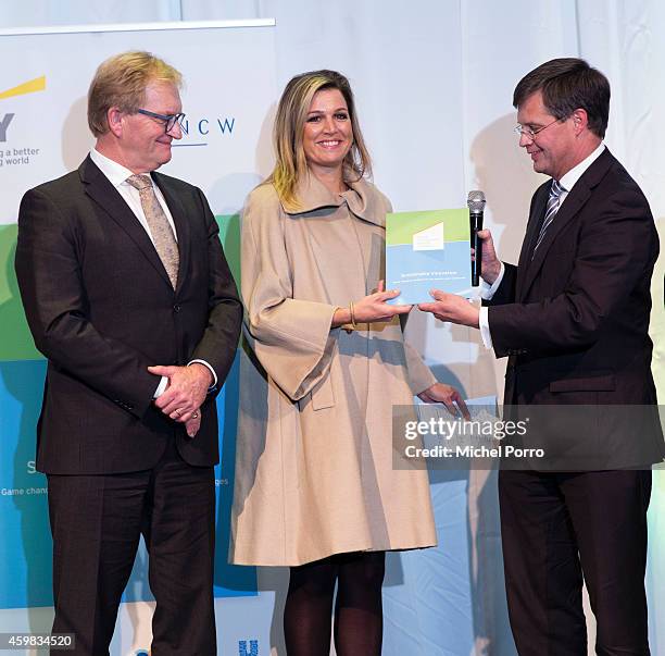 Hans de Boer, Queen Maxima of The Netherlands and Jan Peter Balkenende attend the presentation ceremony of the Dutch Sustainable Growth Report on...