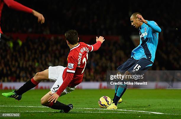 Steven Nzonzi of Stoke City scores his team's first goal during the Barclays Premier League match between Manchester United and Stoke City at Old...