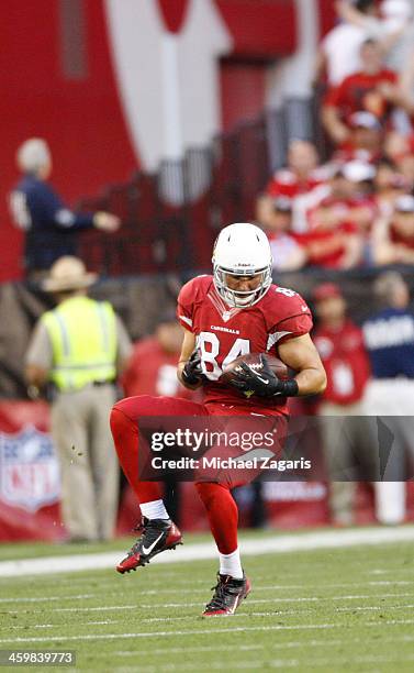 Rob Housler of the Arizona Cardinals makes a reception during the game against the San Francisco 49ers at the University of Phoenix Stadium on...