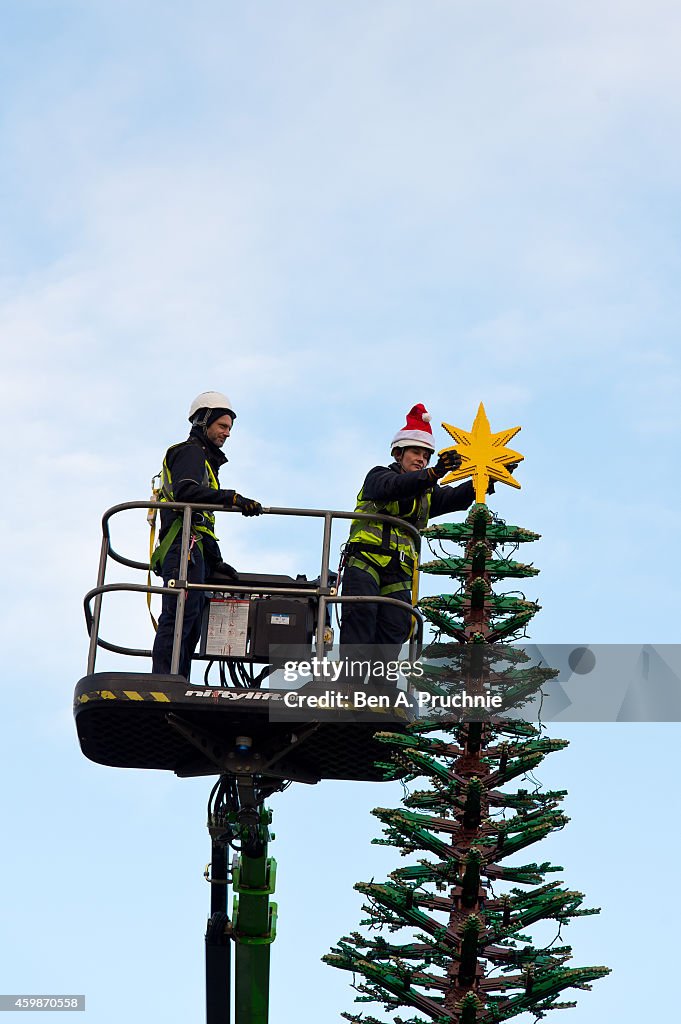 Legoland Windsor Unveil 8m Christmas Tree Made Of Lego