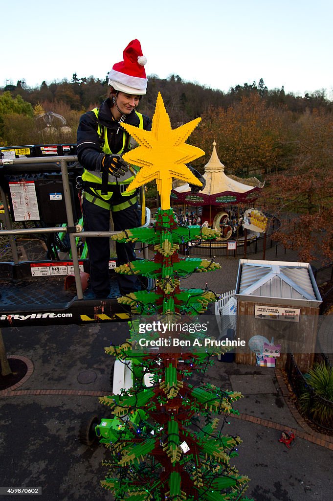 Legoland Windsor Unveil 8m Christmas Tree Made Of Lego