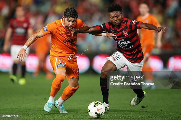 Dimitri Petratos of the Roar competes with Seyi Adeleke of the Wanderers during the round four A-League match between the Western Sydney Wanderers...