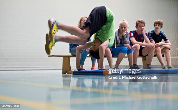 Posed scene: Students doing gymnastics during physical education at the Georg-Christoph-Lichtenberg-Gesamtschule IGS Goettingen on September 19 in...