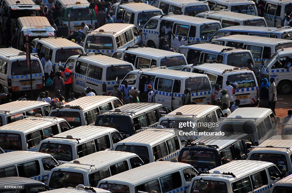 Afrikanischer Bushaltestelle-Teile taxi agglomeration, Kampala, Uganda