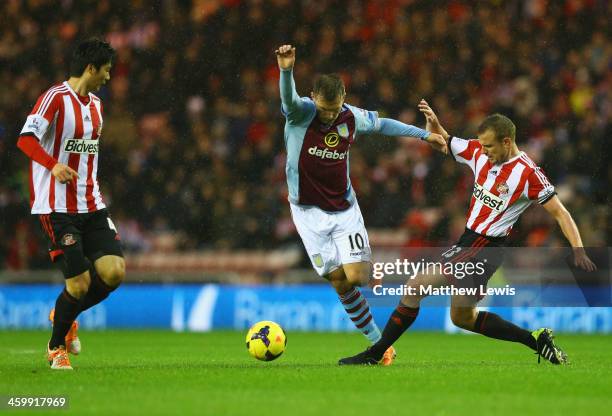 Andreas Weimann of Aston Villa takes on Ki Sung-Yong and Lee Cattermole of Sunderland during the Barclays Premier League match between Sunderland and...