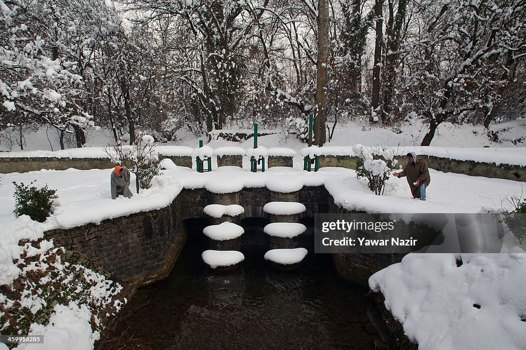 Weather Conditions In Kashmir Improve Following Heavy Snow