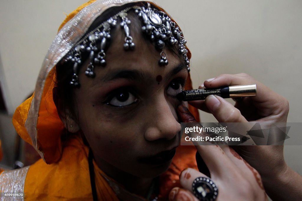 Artist puts make-up to the delegate before  performing...