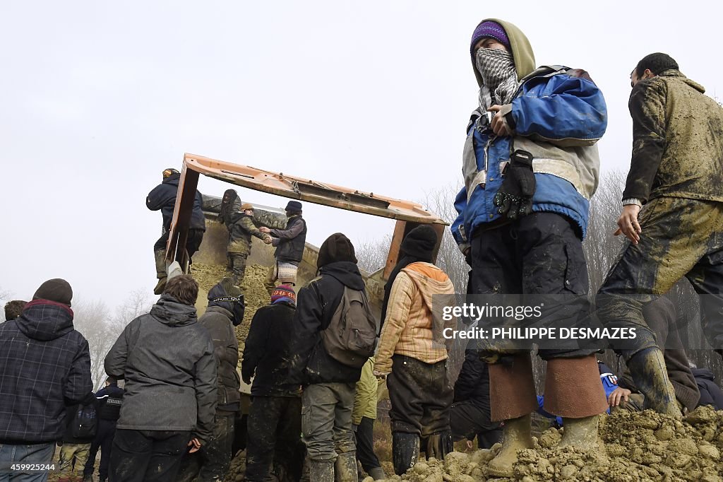 FRANCE-ENVIRONMENT-TOURISM-PROTEST