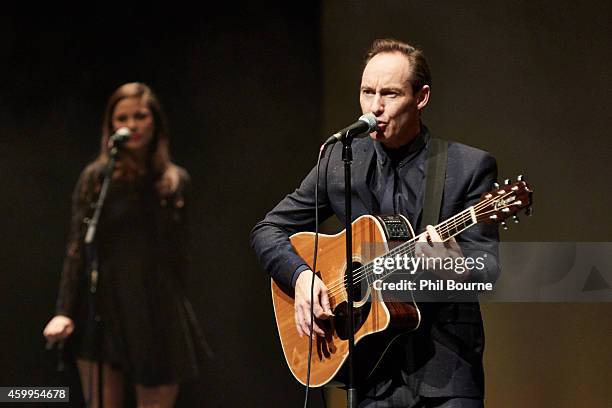 265 Roddy Frame Photos & High Res Pictures - Getty Images