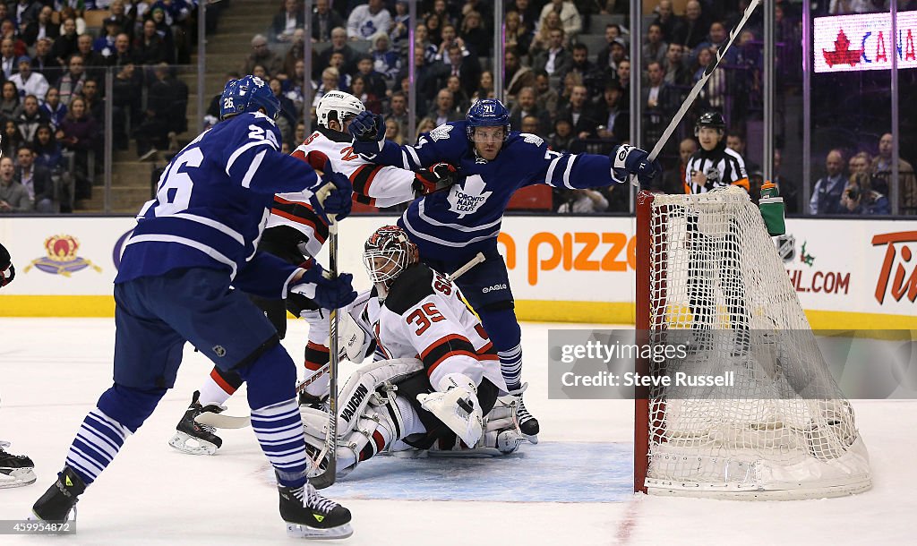 Toronto Maple Leafs play the New Jersey Devils