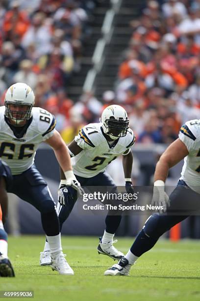 Jeromey Clary and LaDainian Tomlinson of the San Diego Chargers at the line of scrimmage during a game against the Denver Broncos on September 14,...
