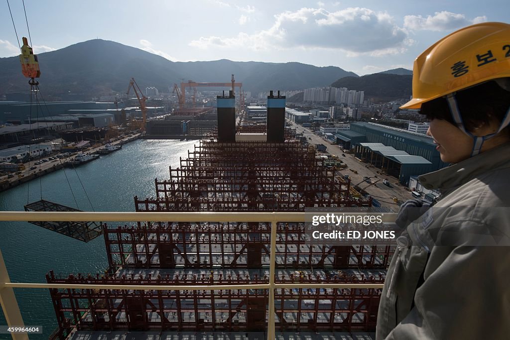 SKOREA-SHIPBUILDING-MAERSK