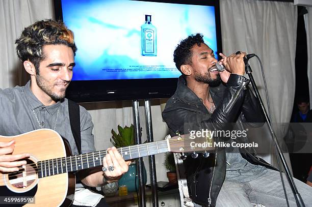 Miguel performs at the 5th Annual Bombay Sapphire Artisan Series Finale at Tent at Soho Beach House on December 4, 2014 in Miami, Florida.