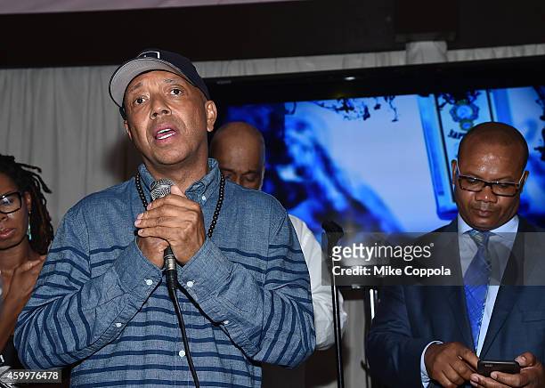 Russell Simmons speaks at the 5th Annual Bombay Sapphire Artisan Series Finale at Tent at Soho Beach House on December 4, 2014 in Miami, Florida.