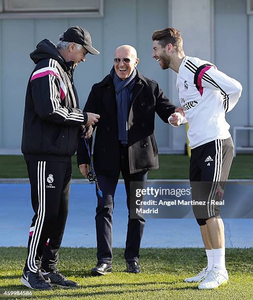 Head coach Carlo Ancelotti and Sergio Ramos of Real Madrid talk with former Italian coach Arrigo Sacchi during a training session at Valdebebas...