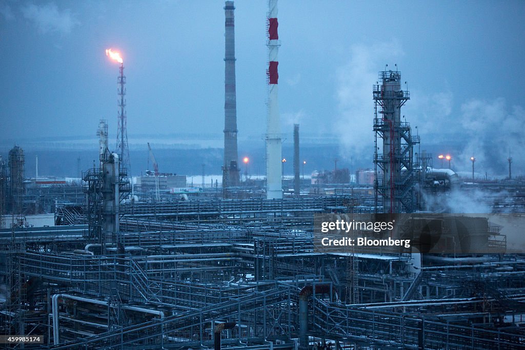 Inside OAO Lukoil's Nizhegorodnefteorgsintez Oil Refinery