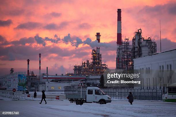 Red dawn illuminates cracking towers at the Lukoil-Nizhegorodnefteorgsintez oil refinery, operated by OAO Lukoil, in Nizhny Novgorod, Russia, on...