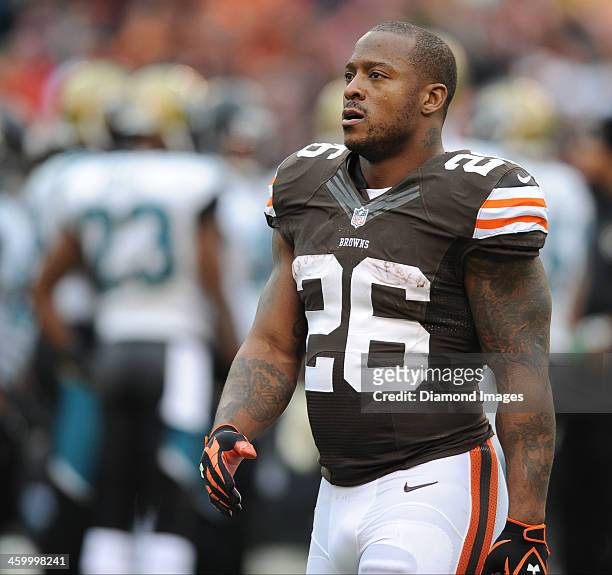 Running back Willis McGahee of the Cleveland Browns walks to the sideline during a game against the Jacksonville Jaguars at FirstEnergy Stadium in...