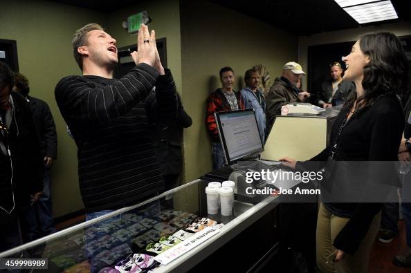 Rhett Jordan happy to make the first purchase at 10 o'clock in Bud ...