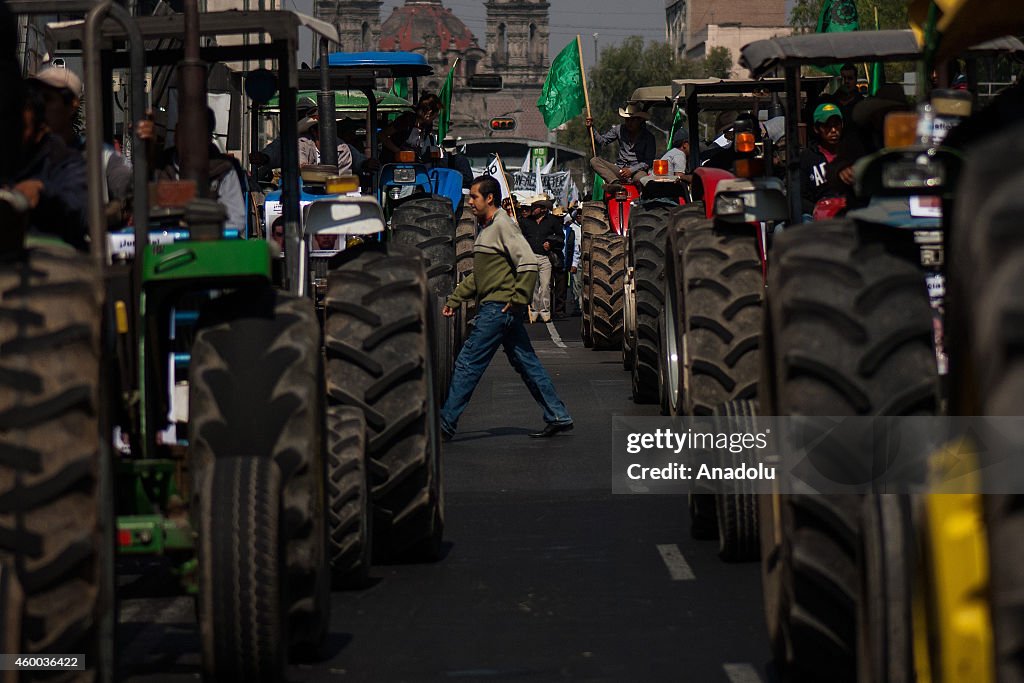 Peasants demand the truth about the disappearance of 43 Mexican students