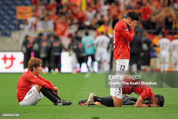 Yosuke Kashiwagi, Keita Suzuki and Tomoaki Makino of Urawa Red Diamonds show their dejections as they missed the season champion after the 1-2 defeat...