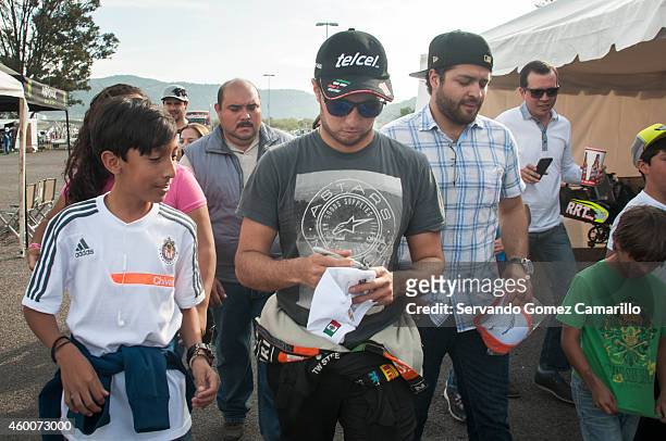 Mexican driver of Formula one Sergio "Checo" Pérez poses for photos with fans prior a race in the Grand Prix International Wings Army kart at...