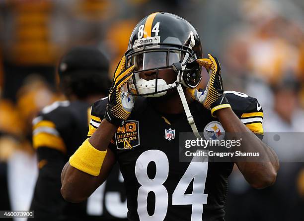 Antonio Brown of the Pittsburgh Steelers warms up prior to the game against the New Orleans Saints at Heinz Field on November 30, 2014 in Pittsburgh,...