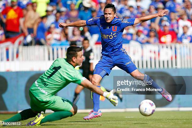 Gustavo Canales of Universidad de Chile fights for the ball with Lucas Giovini of La Calera during a match between Universidad de Chile and La Calera...