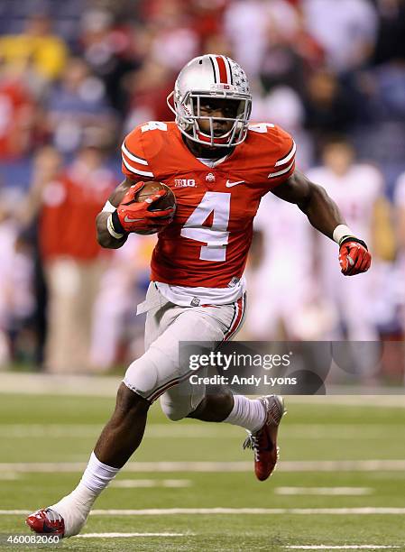 Curtis Samuel of the Ohio State Buckeyes runs with the ball against the Wisconsin Badgers during the fourth quarter of the Big Ten Championship at...