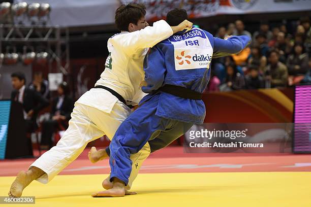 Ryu Shichinohe of Japan and Or Sasson of Israel compete in Men's +100kg during Judo Grand Slam Tokyo 2014 at Tokyo Metropolitan Gymnasium on December...