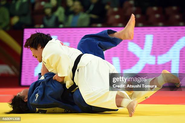 Sarah Asahina of Japan and Nami Inamori of Japan compete in Women's +78kg final during Judo Grand Slam Tokyo 2014 at Tokyo Metropolitan Gymnasium on...