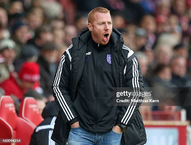 Head coach Maik Walpurgis of Osnabrueck gestures during the third league match between FC Energie Cottbus and VFL Osnabrueck at Stadion der...