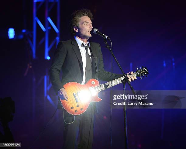 Richard Marx performs at the 2014 Annual Little Dreamer On The Beach Gala at Fillmore Miami Beach on December 6, 2014 in Miami Beach, Florida.