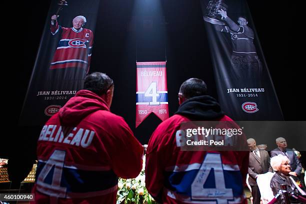 Fans line up to pay their final respects to former Montreal Canadiens Jean Beliveau during a public viewing at the Bell Centre on December 7, 2014 in...