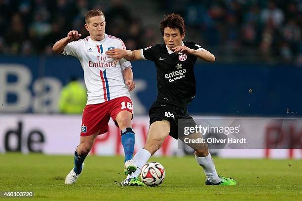 Lewis Holtby of Hamburg and Ja Cheol Koo of Mainz compete during the First Bundesliga match between Hamburger SV and 1. FSV Mainz 05 at Imtech Arena...