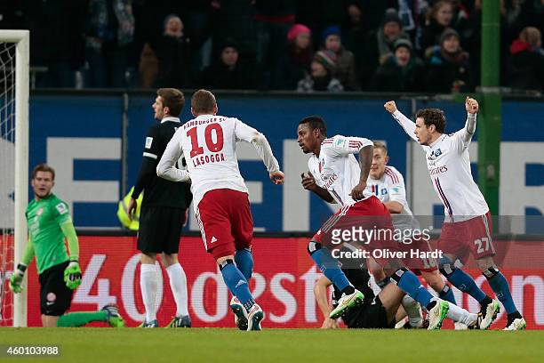 Cleber Reis of Hamburg celebrates scoring the opening goal with his team mates during the First Bundesliga match between Hamburger SV and 1. FSV...